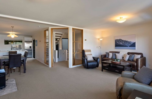 Queenstown Apartment | Spinnaker Bay - Stunning Lakeview 2 Bedroom Apartment