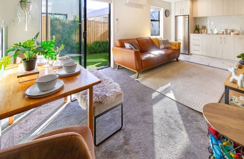 Christchurch City Centre Villa | Stadium Walk Townhouse + Outdoor Dining