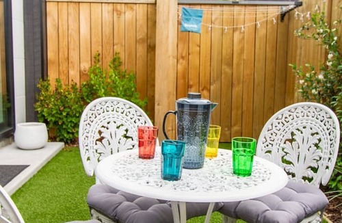 Christchurch City Centre Villa | Stadium Walk Townhouse + Outdoor Dining