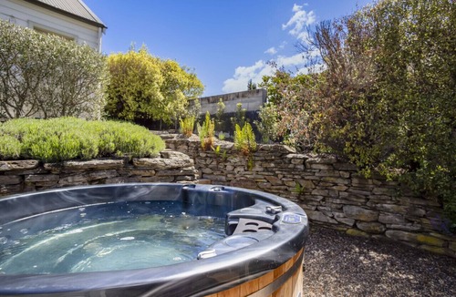 Arrowtown Apartment | Stags head Cottage, Arrowtown Holiday Home