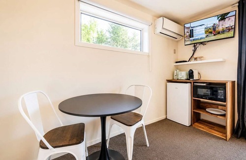 Tekapo House | Stargazing | 2BR + Hot Tub + Parking | Near Church