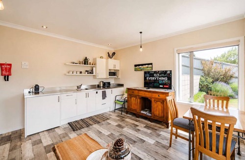 Tekapo House | Starlight Suite | Tekapo 1BR + Lake Walk