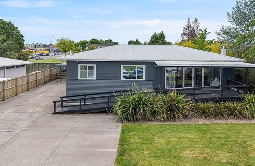 Taupo House | Stay Central - Taupo