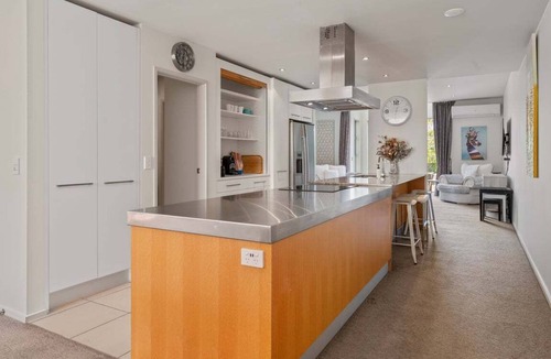 Taupo House | Stay Central Taupo - right in Taupo's CBD!