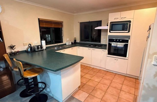 Auckland House | Stay Local, Live Like a Kiwi: Bright & Spacious 3BR Green Home
