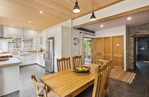 Arrow Junction Cottage | Stone Cottage with wood fire & mountain views