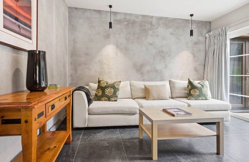 Arrow Junction Cottage | Stone Cottage with Fireplace
