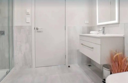 Frankton Apartment | Studio Getaway, Remarkables Views, Frankton