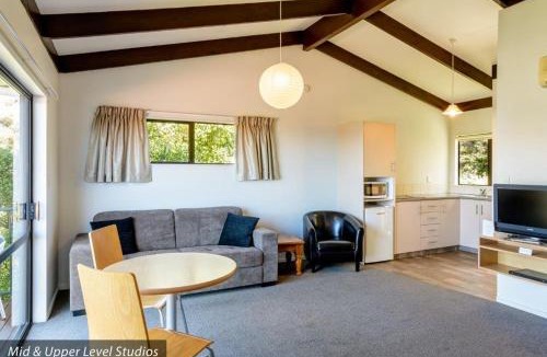 Kaiteriteri House | Studio Sea View Upper Level
