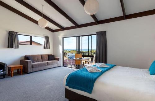 Kaiteriteri House | Studio Sea View Upper Level