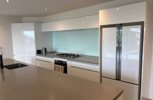 Wellington House | Stunning beachside family retreat