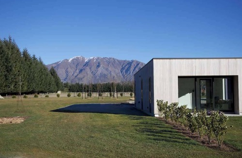 Speargrass Flat Ski Chalet | Stunning Chalet in Rural Queenstown
