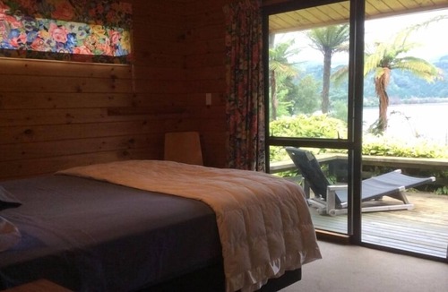 Lake Okareka House | Stunning location right on the beach