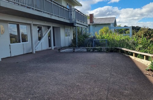 Surfdale House | Stunning views over bay and beyond