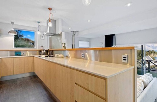 Queenstown City Centre Apartment | Stunning Views with a Fantastic Location!