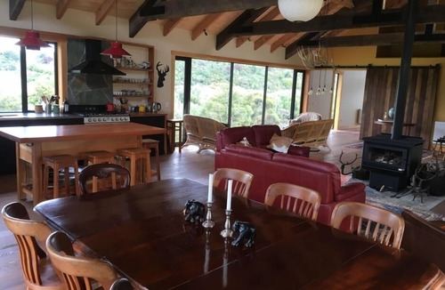 Rangatira Park House | Stunningly designed house, amazing river views.