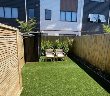 Avondale House | Stylish 1 Bed 1 Bath Retreat