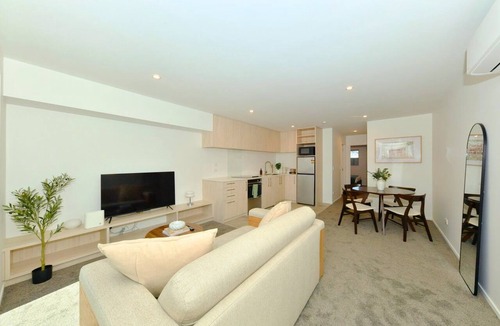 Christchurch City Centre Villa | Stylish 1 Bedroom Apartment with Private Yard