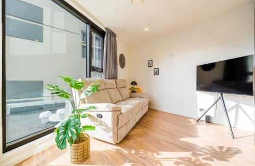 Newton Apartment | Stylish 2-Bedroom Apartment in Central Auckland