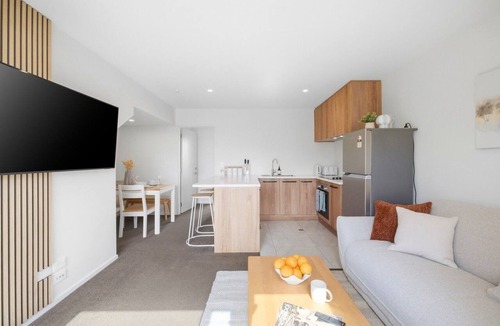 Linwood House | Stylish 3BR Ensuite, CBD, Car Park, Stadium Nearby