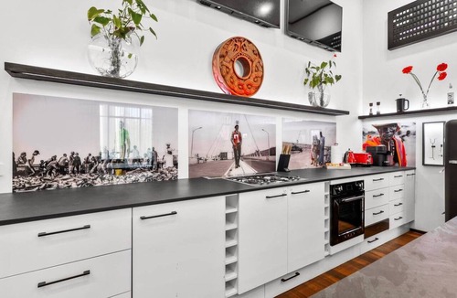 Newton Apartment | Stylish Art Loft in the Heart of the City