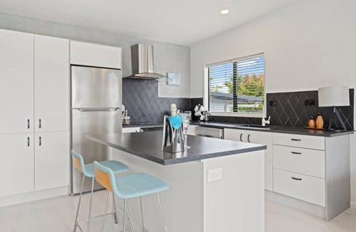 Torbay House | Stylish Coastal Home with Panoramic Views & Private Balcony