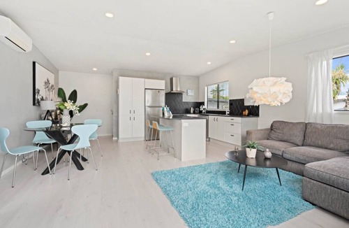 Torbay House | Stylish Coastal Home with Panoramic Views & Private Balcony