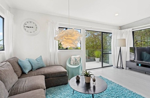 Torbay House | Stylish Coastal Home with Panoramic Views & Private Balcony