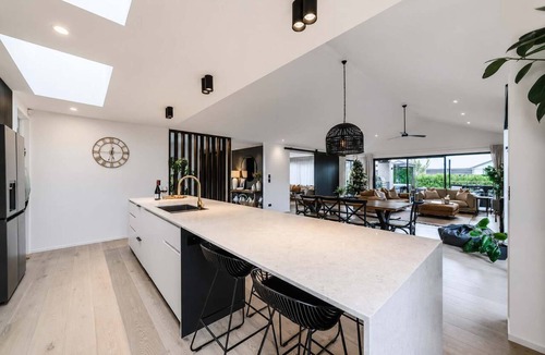 Prebbleton House | Stylish Home | Private Spa + Indoor & Outdoor Fire