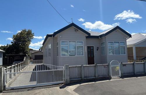 Petone House | Stylish Petone Stay