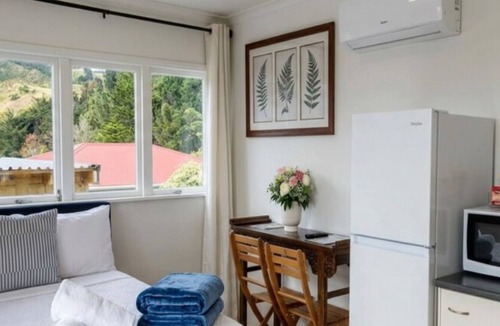 Tawa Hotel | Stylish Tawa Retreat