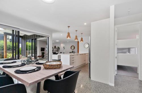 Matakana House | Stylish Villa Escape - Matakana Holiday Home