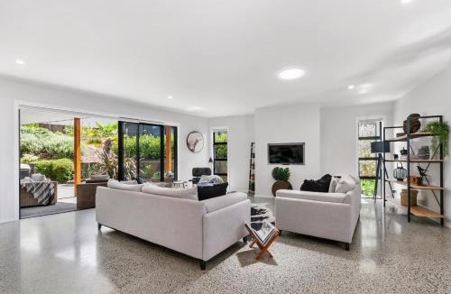 Matakana House | Stylish Villa Escape - Matakana Holiday Home