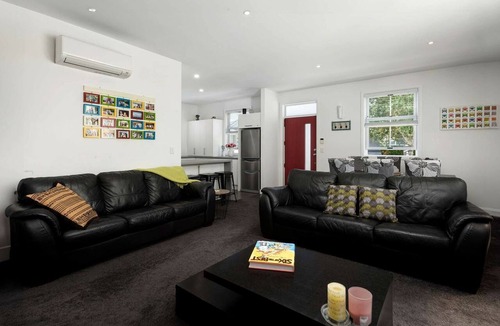 Waihi Beach Cottage | Stylish Waihi Beach Holiday Home with Private Outdoor Space and BBQ, Located Near the Ocean, Waihi Beach, New Zealand