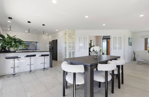 Tasman Apartment | Summer Breeze Staycation