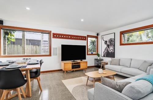 Tairua House | Summer Palms - Tairua Holiday Home