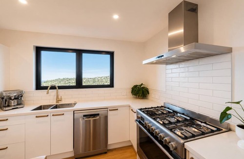Sumner House | Sumner Beach 3BR | Cecil Wood | Hot Tub & Views
