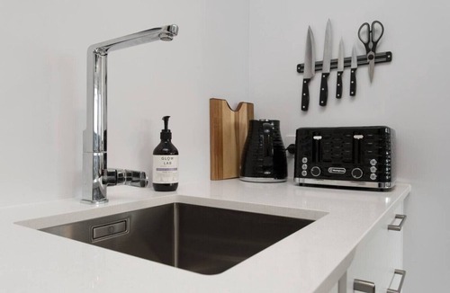 Riccarton Apartment | Sun Filled Living Hagley Park Hospital 2BR 2BA