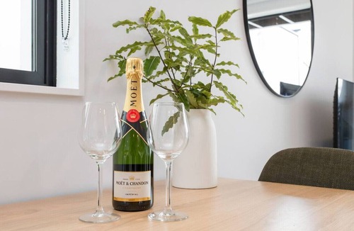 Riccarton Apartment | Sun Filled Living Hagley Park Hospital 2BR 2BA