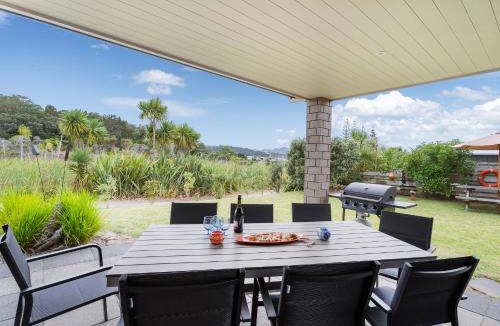 Whitianga House | Sun Seekers Lookout - Whitianga Holiday Home