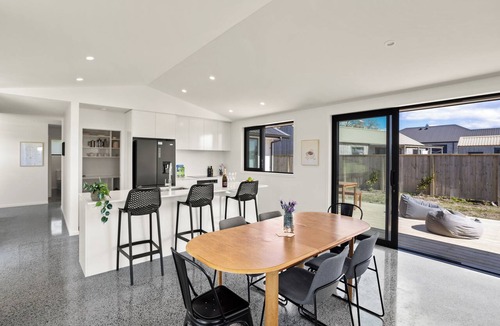 Cooks Beach House | Sun-soaked Cooks Beach - New 3-bedroom home