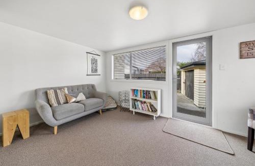 Martinborough House | Sundown on Cologne - Martinborough Holiday Home