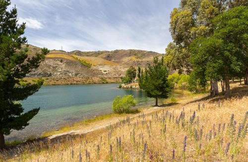 Lowburn House | Sunhaven Lakeside - Cromwell Holiday Home