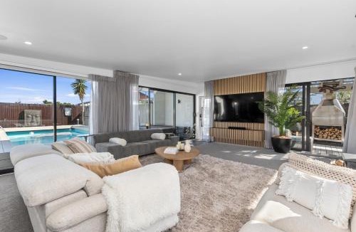 Mangawhai Heads House | Sunkissed Pool Villa - Mangawhai Holiday Home