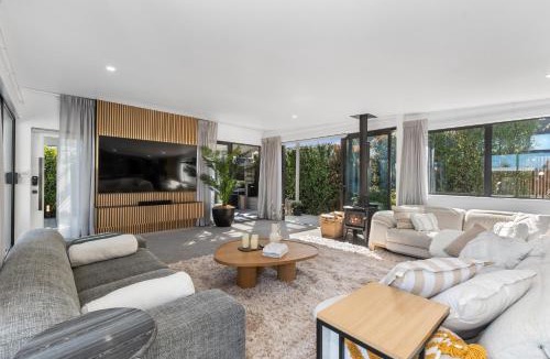 Mangawhai Heads House | Sunkissed Pool Villa - Mangawhai Holiday Home