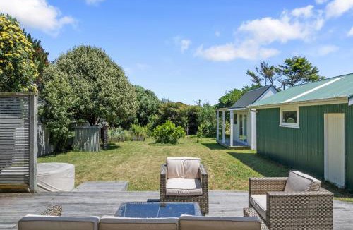 Te Horo Beach House | Sunlit Retreat - Te Horo Beach Holiday Home