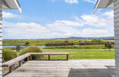 Papamoa Beach House | Sunlit Shores - Papamoa Holiday Home