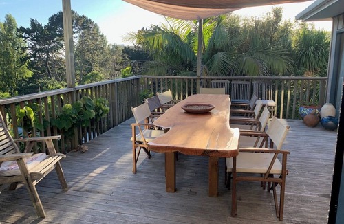Cable Bay House | Sunny 2 Bedroom Beach House - Cable Bay (wheel chair accessible)