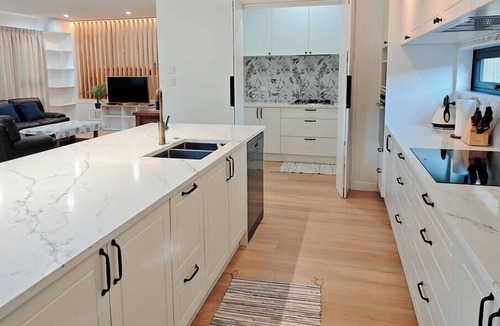 Bucklands Beach House | Sunny Bucklands Beach Retreat · Spacious 5BR Home