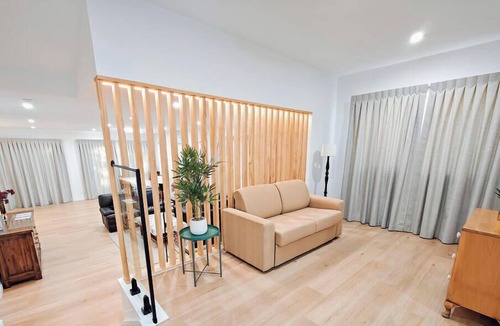 Bucklands Beach House | Sunny Bucklands Beach Retreat · Spacious 5BR Home
